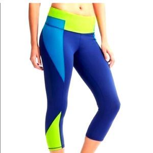 ATHELETICA RUNNING CROPS